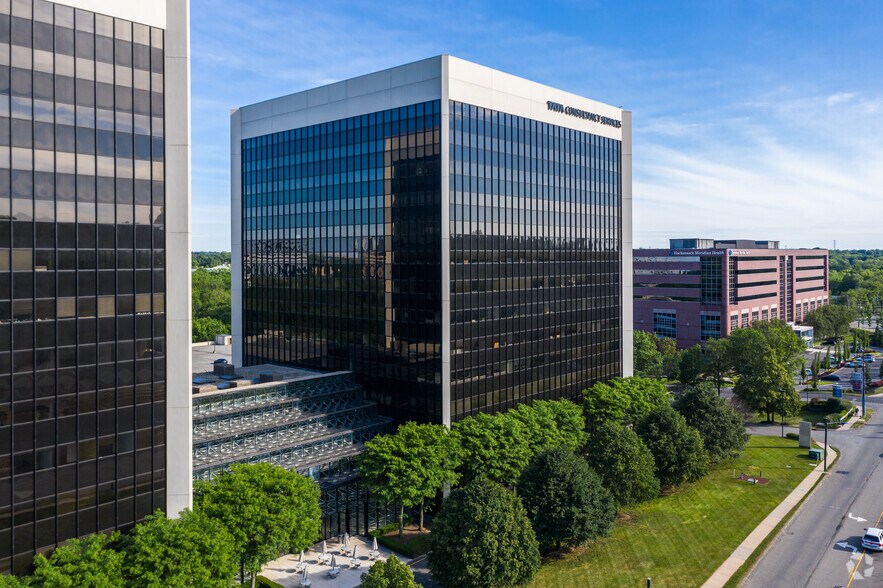 379 Thornall St, Edison, NJ à louer - Photo du bâtiment - Image 2 de 9