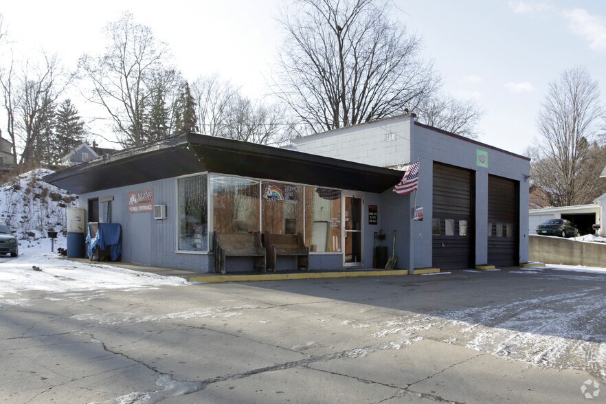 738 E Grand River Ave, Portland, MI à vendre - Photo du bâtiment - Image 2 de 2