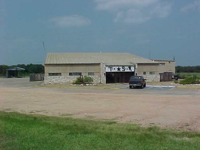 3492 N US Highway 77, Giddings, TX à louer - Photo du bâtiment - Image 2 de 24