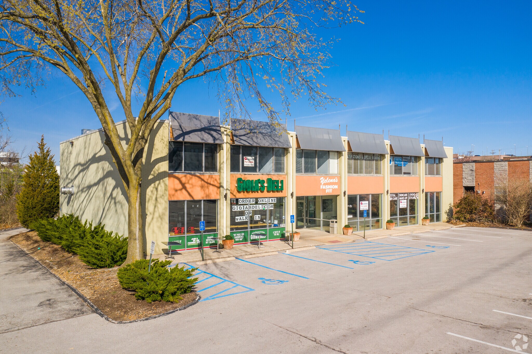 615-639 N New Ballas Rd, Creve Coeur, MO à louer Photo du bâtiment- Image 1 de 5