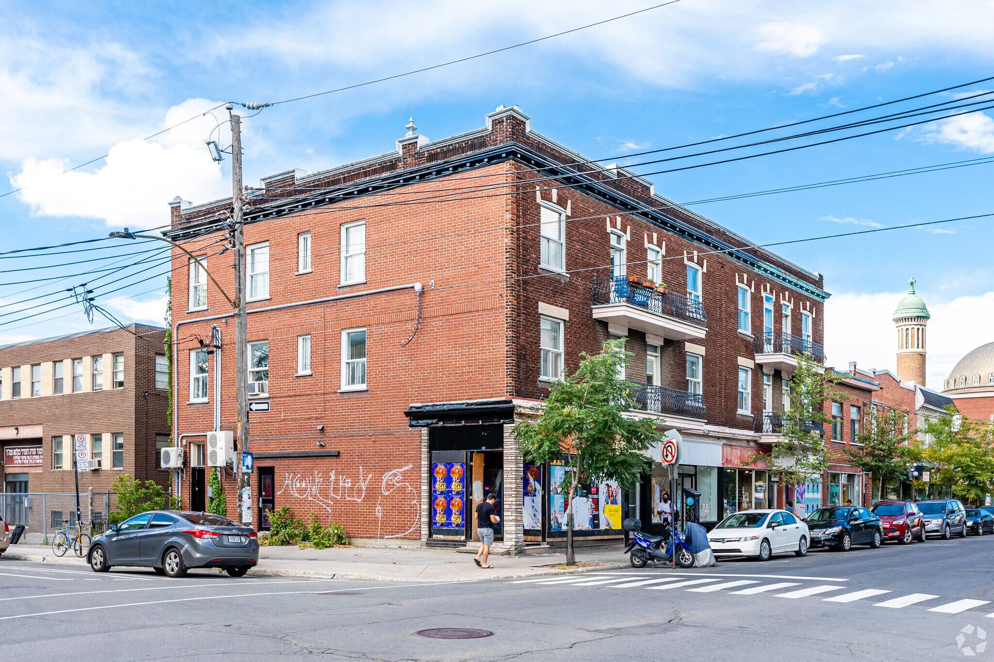 221-231 Rue Saint-Viateur O, Montréal, QC for sale Primary Photo- Image 1 of 1
