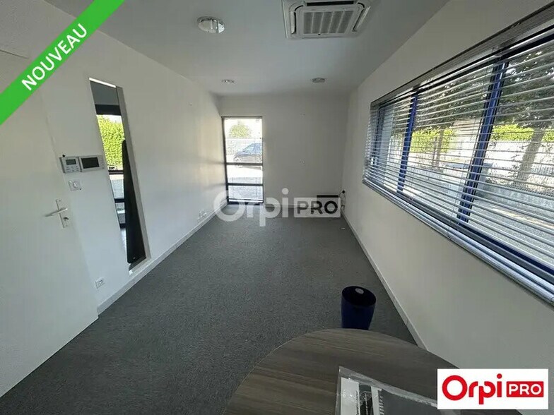 Office in Valence for sale - Interior Photo - Image 2 of 10