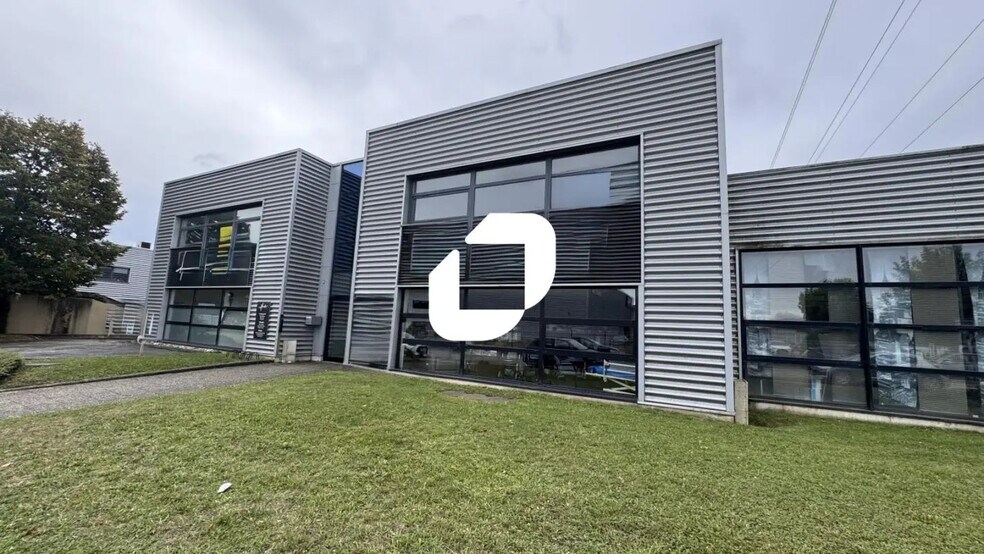 17 Rue Des Frères Lumière, Eckbolsheim à louer - Photo du bâtiment - Image 2 de 11