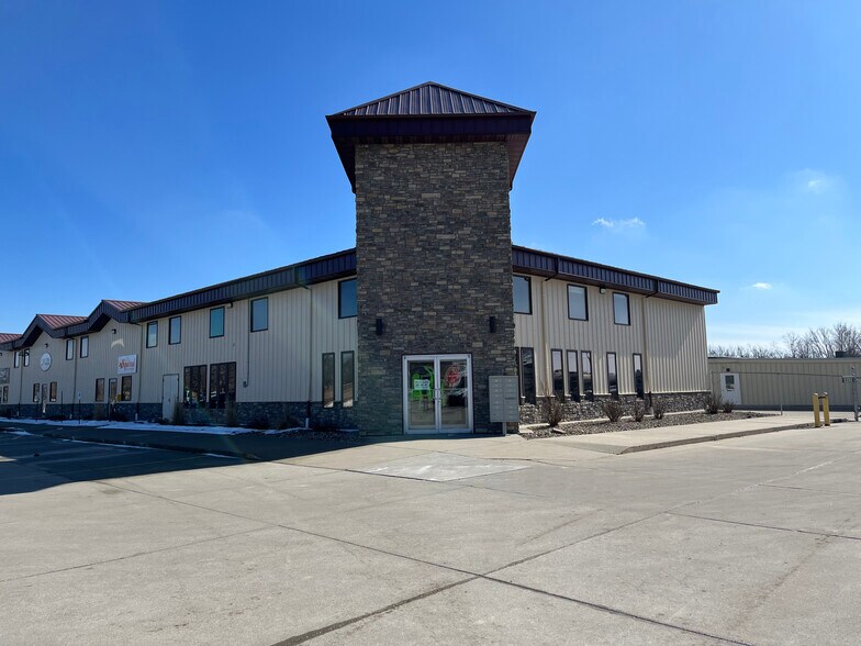 5820 Lincoln Way, Ames, IA à louer - Photo du bâtiment - Image 1 de 4