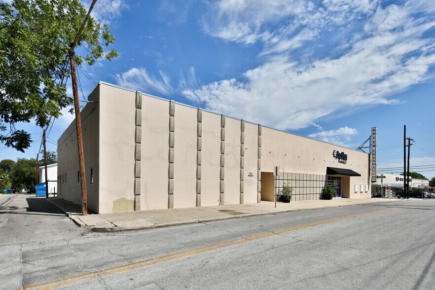 2602-2608 N Main Ave, San Antonio, TX à vendre - Photo du bâtiment - Image 2 de 7
