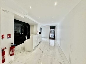 7 Rue Violet, Paris à louer Photo intérieure- Image 1 de 5