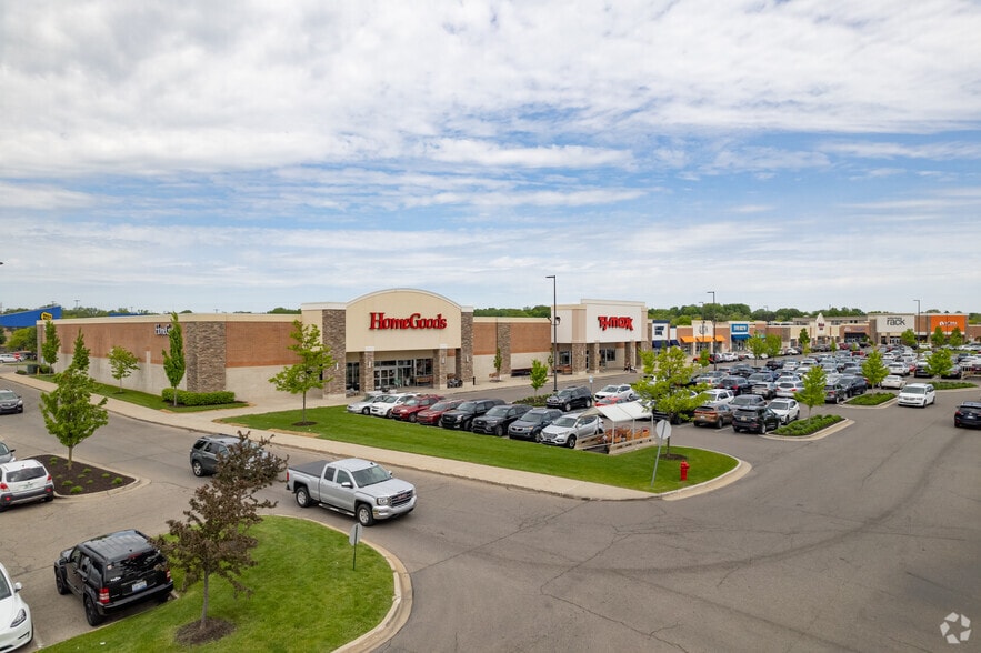 3545-3665 28th St SE, Grand Rapids, MI for lease - Building Photo - Image 2 of 7
