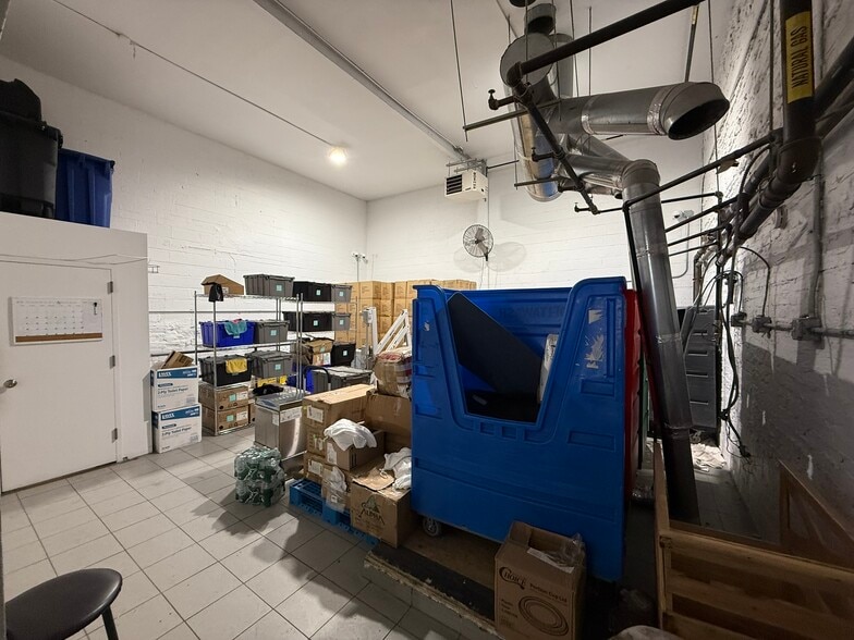 142 18th St, Brooklyn, NY for lease - Interior Photo - Image 3 of 13