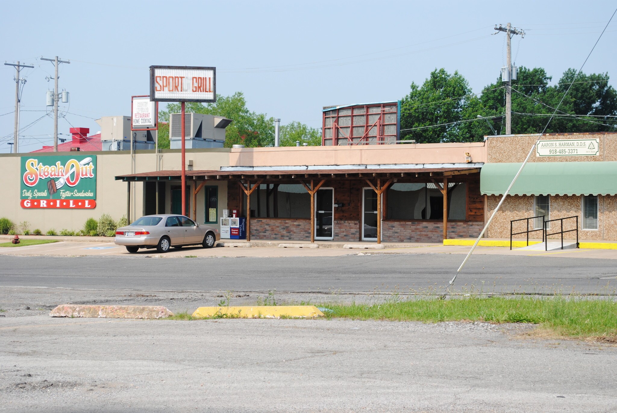 304-306 S Hayes Ave, Wagoner, OK à louer Photo du bâtiment- Image 1 de 3