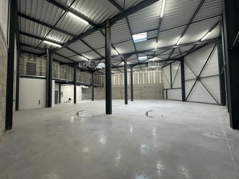 Flex in Aubagne for lease - Building Photo - Image 3 of 12