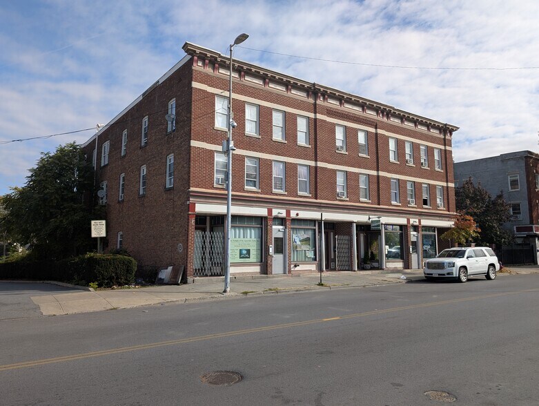 Poughkeepsie Portfolio portefeuille de 4 propriétés à vendre sur LoopNet.ca - Photo du bâtiment - Image 2 de 9