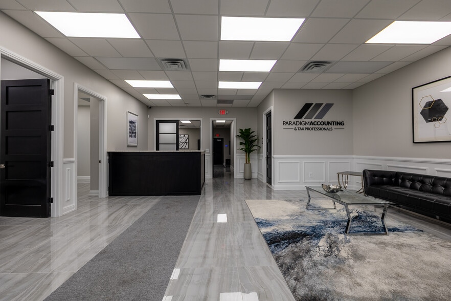 35211-35223 Ford Rd, Westland, MI for lease - Building Photo - Image 2 of 20