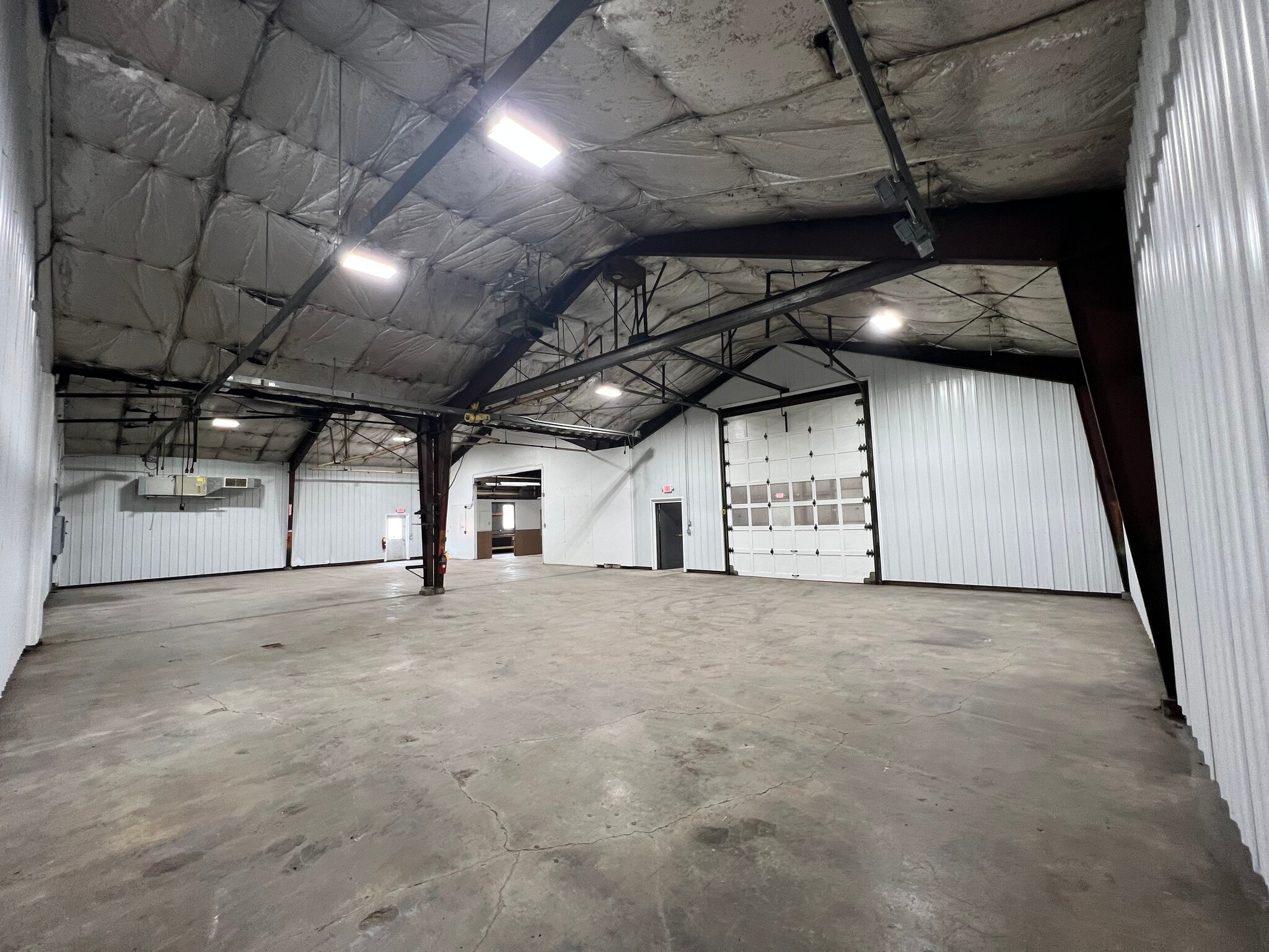 712 Valley Rd, Menasha, WI for lease Interior Photo- Image 1 of 11