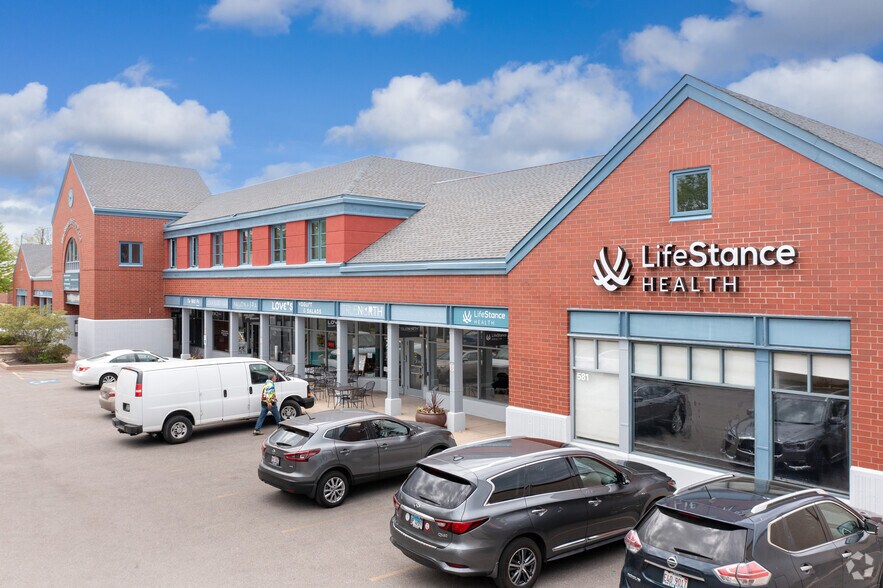 581-607 Elm Pl, Highland Park, IL à louer - Photo du bâtiment - Image 3 de 8