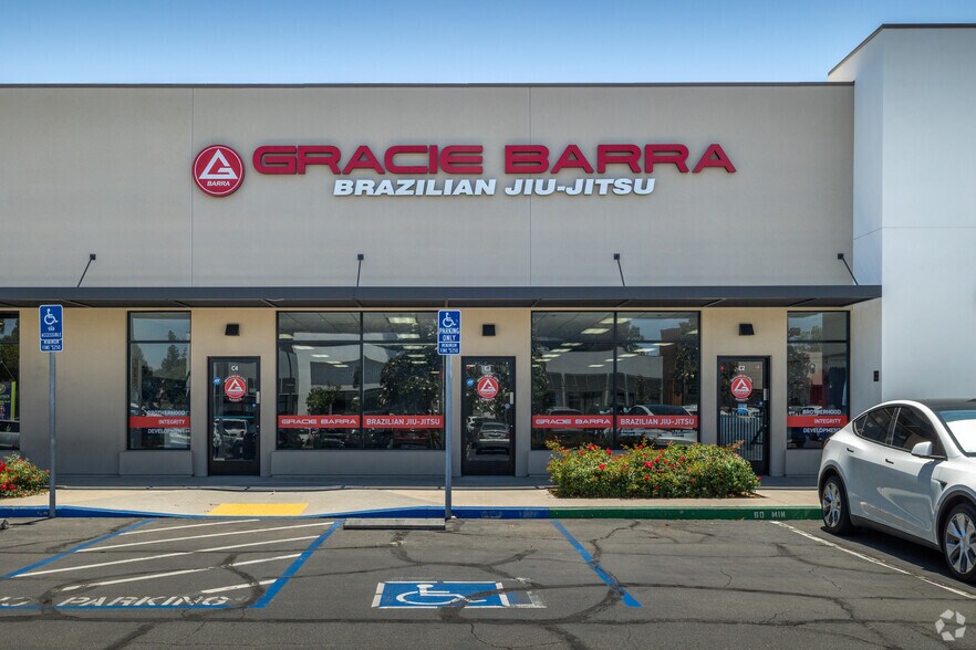 39815 Alta Murrieta Dr, Murrieta, CA à vendre - Photo du bâtiment - Image 3 de 6