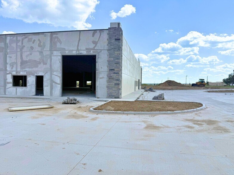 325 Hancock Dr, Hudson Oaks, TX à vendre - Photo du bâtiment - Image 2 de 5