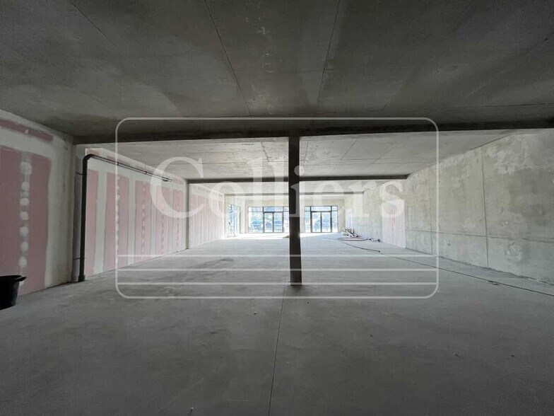 Retail in Éguilles for lease - Interior Photo - Image 3 of 8