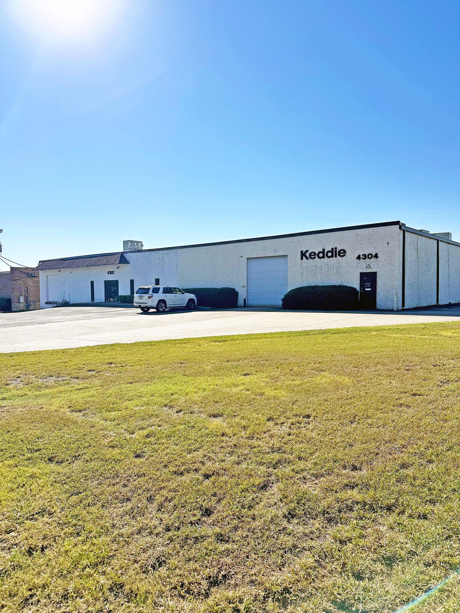 4302 Shilling Way, Dallas, TX for lease Primary Photo- Image 1 of 25