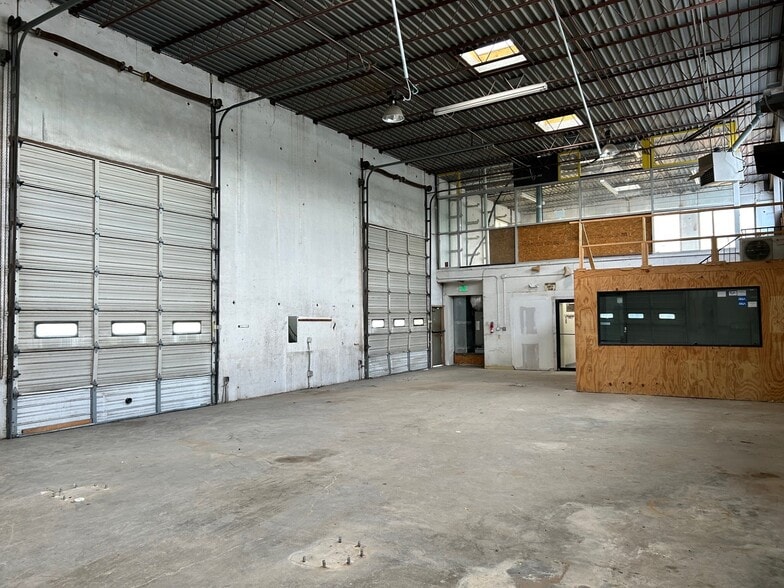 3259 McCart Ave, Fort Worth, TX for lease - Building Photo - Image 2 of 6