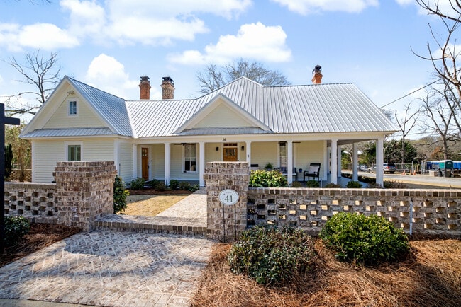 Plus de détails pour 36 Broad St, Senoia, GA - Bureau à vendre