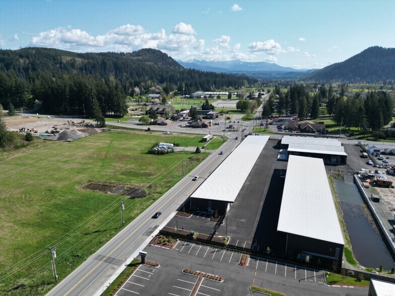 2024 Farman St N, Enumclaw, WA à louer - Photo du bâtiment - Image 2 de 8