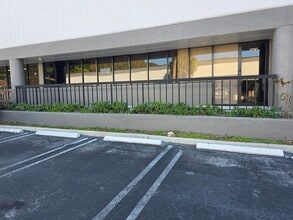 2570-2580 N Powerline Rd, Pompano Beach, FL à louer Photo du bâtiment- Image 1 de 8