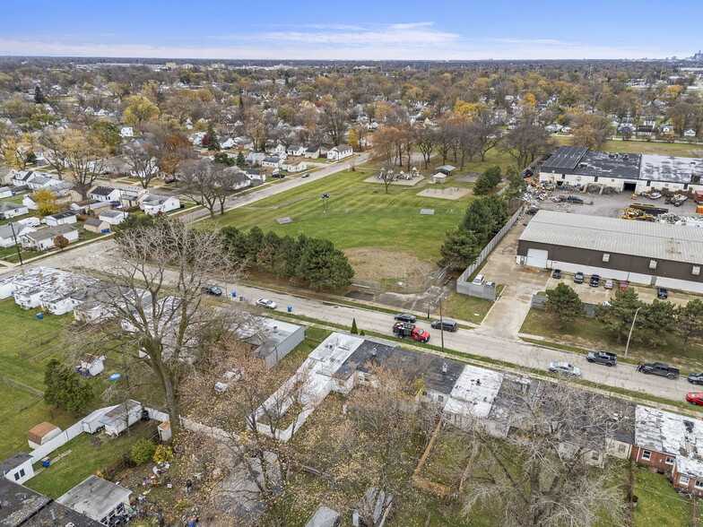 6735-6819 Ford St, Warren, MI for sale - Building Photo - Image 3 of 13