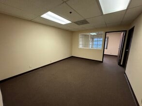 15928 Ventura Blvd, Encino, CA for lease Building Photo- Image 1 of 1