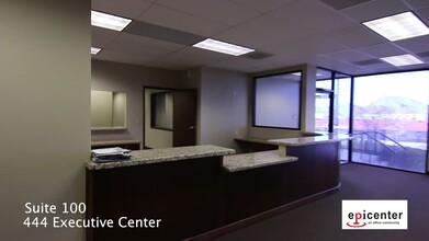 444 Executive Center Blvd, El Paso, TX à louer - Vid o sur l inscription commerciale 