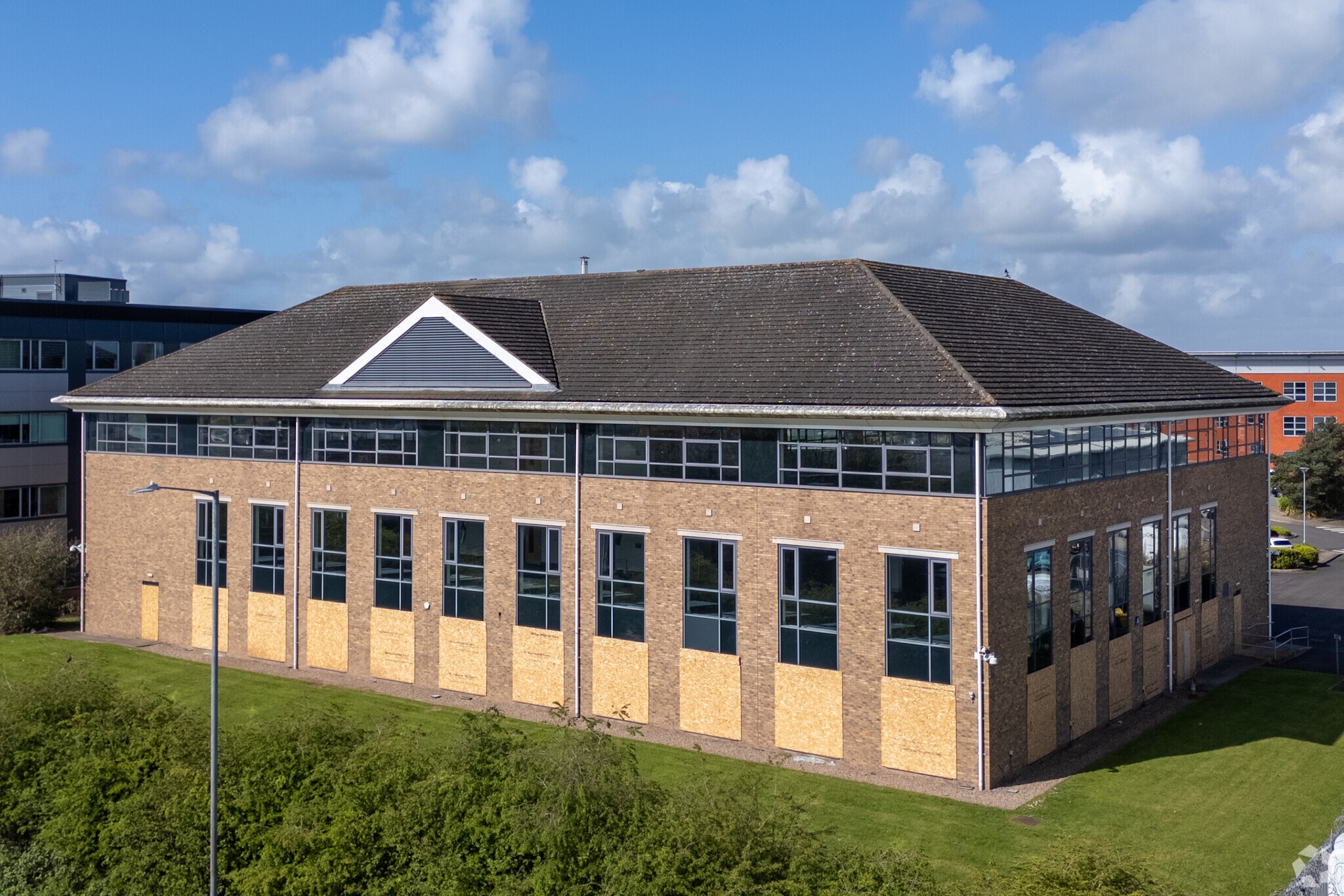 5 Barling Way, Nuneaton for lease Primary Photo- Image 1 of 18