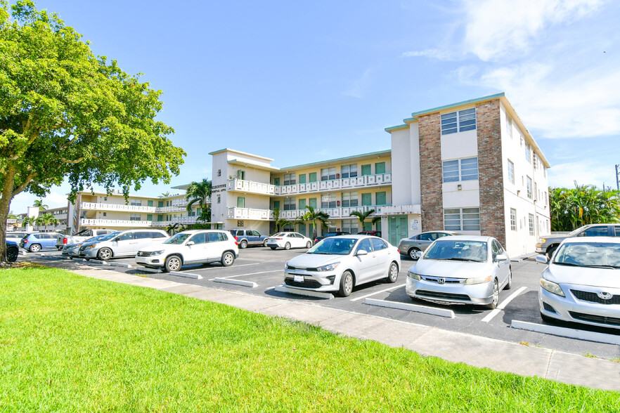 1715 N 16th Ave, Hollywood, FL for sale - Building Photo - Image 1 of 16