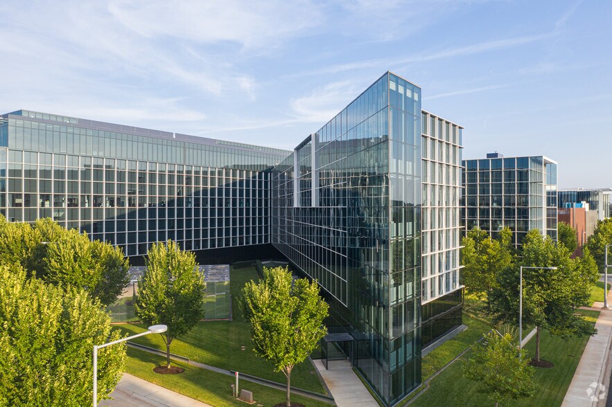 6200 NW Classen, Oklahoma City, OK à vendre - Photo du bâtiment - Image 2 de 11