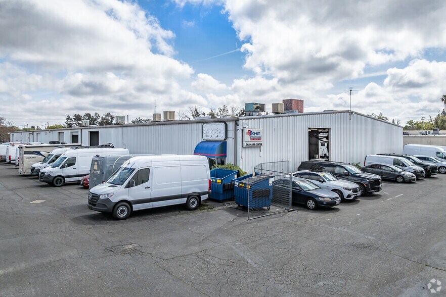 2634 Juniper Ln, Sacramento, CA à vendre - Photo du bâtiment - Image 2 de 5