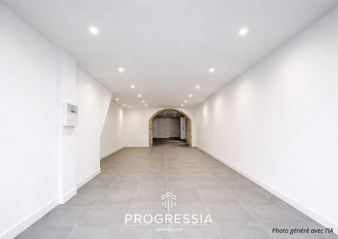 Retail in Le Havre for lease Interior Photo- Image 1 of 6