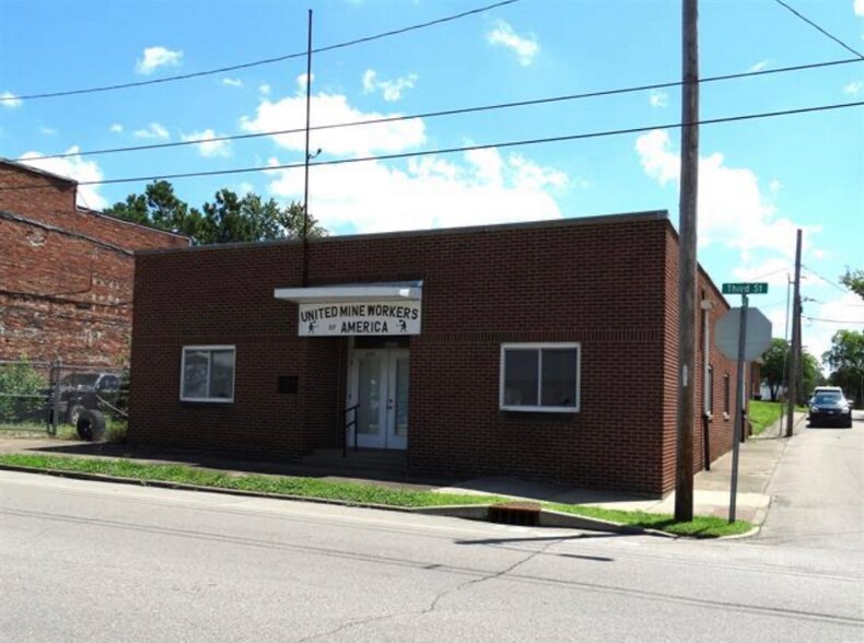 320 S 3rd St, Boonville, IN à vendre - Photo du bâtiment - Image 1 de 16