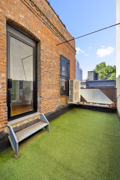 18 Herkimer Pl, Brooklyn, NY for lease - Building Photo - Image 3 of 12