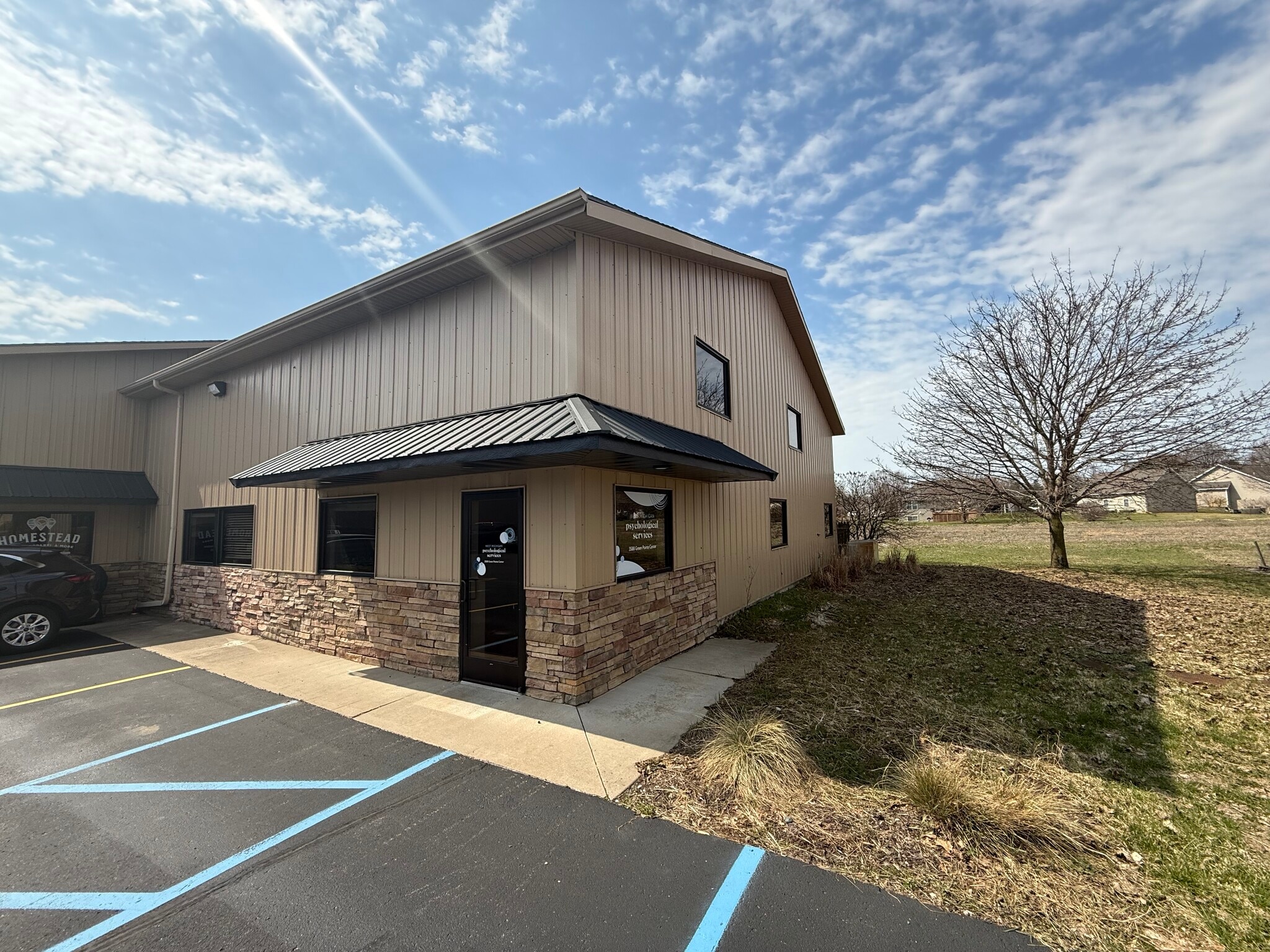 3588 Green Pointe Ctr, Hamilton, MI for lease Interior Photo- Image 1 of 10