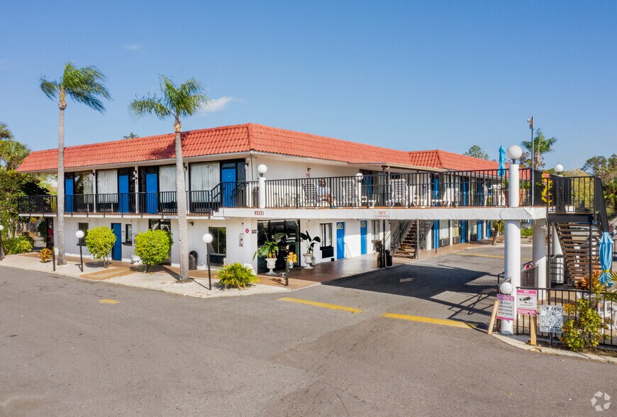 4400 34th St S, Saint Petersburg, FL à vendre - Photo du bâtiment - Image 2 de 23