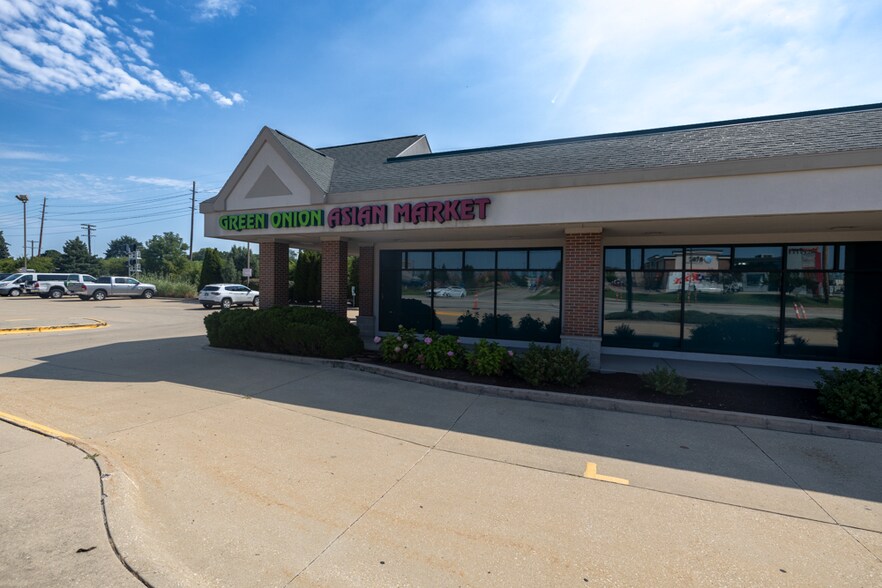 2000 S Neil St, Champaign, IL à louer - Photo du bâtiment - Image 1 de 4