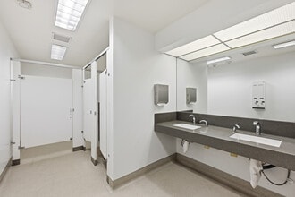 11555 Sorrento Valley Rd, San Diego, CA for lease Interior Photo- Image 1 of 9