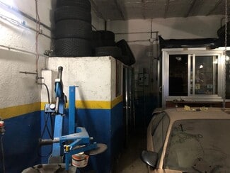 Plus de détails pour Multi-résidentiel à vendre