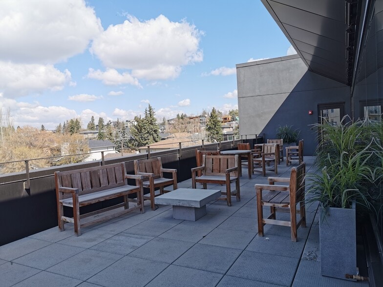 3332 20th St SW, Calgary, AB for sale - Building Photo - Image 1 of 1