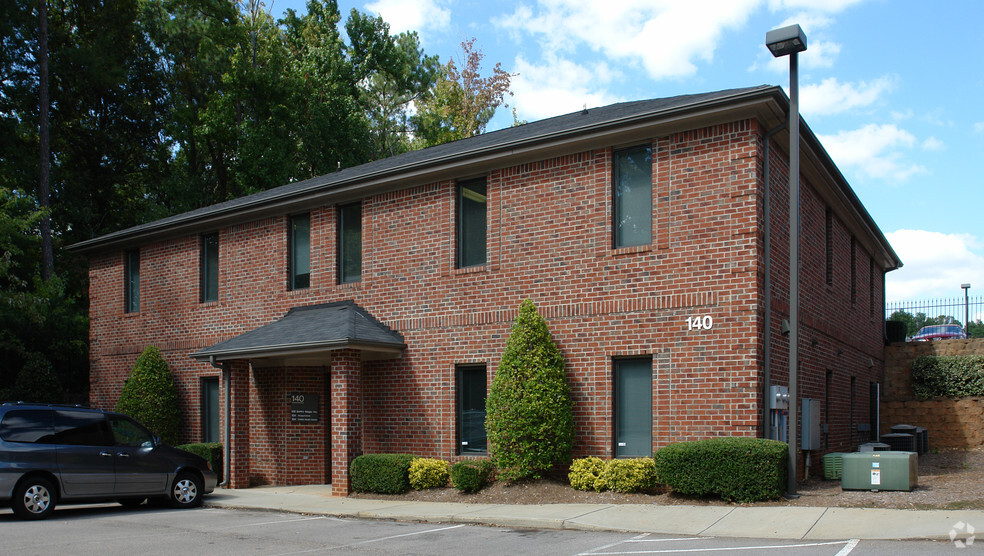 140 Iowa Ln, Cary, NC à vendre - Photo principale - Image 1 de 14