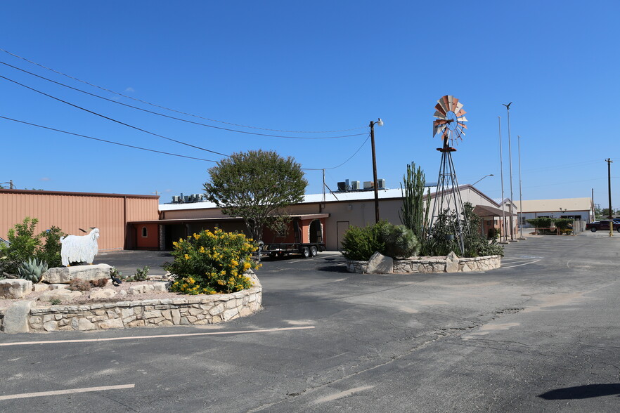 706 Knickerbocker Rd, San Angelo, TX à louer - Photo du bâtiment - Image 3 de 24