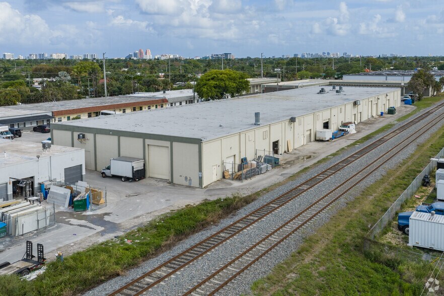 4701-4755 NE 12th Ave, Oakland Park, FL à louer - Photo principale - Image 1 de 12