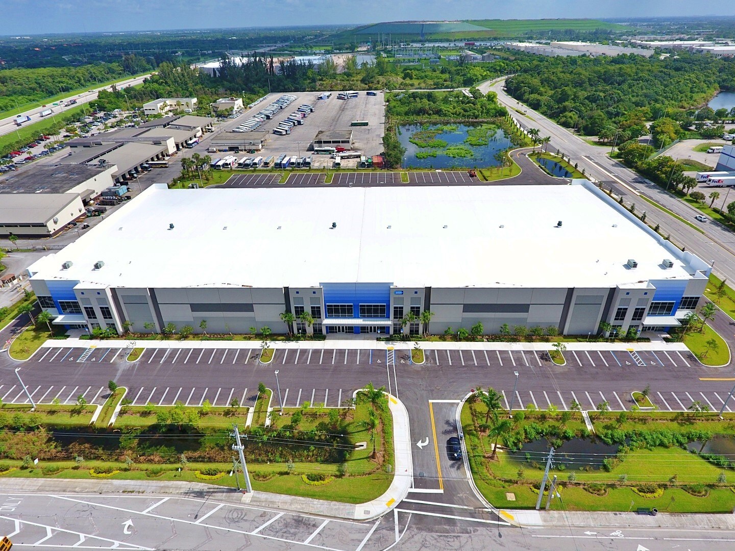 3001 W Copans Rd, Pompano Beach, FL à louer Photo du bâtiment- Image 1 de 9