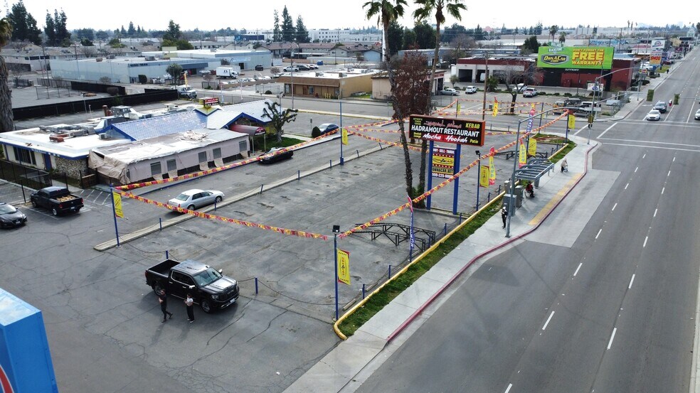 4030 N Blackstone Ave, Fresno, CA for sale - Building Photo - Image 2 of 4