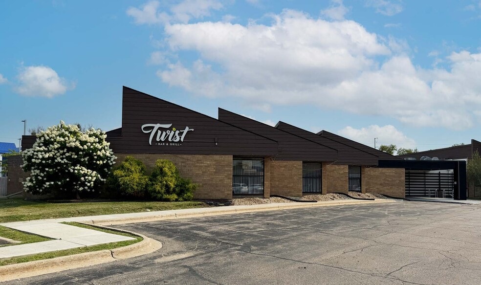 521 Grand Canyon Dr, Madison, WI for lease - Building Photo - Image 1 of 8