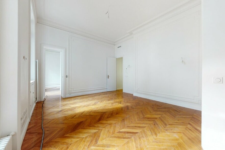 44 Rue Etienne Marcel, Paris for lease - Interior Photo - Image 3 of 6