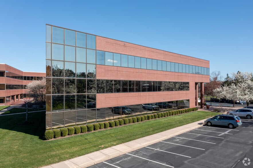 103 Morgan Ln, Plainsboro, NJ à louer - Photo du bâtiment - Image 3 de 8